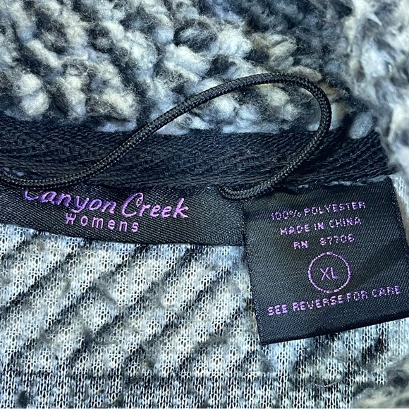 Canyon Creek, Buffalo Print Sherpa Pull Over. Size XL. Excellent condition! - Picture 2 of 4
